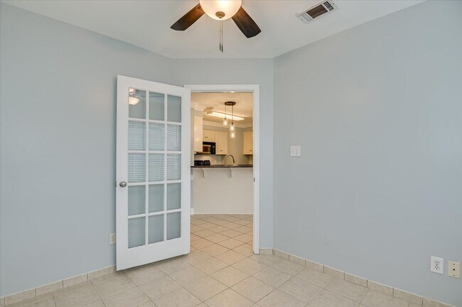 Building Photo - 1094 Maple Ridge Ct