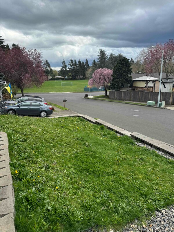 Building Photo - 104 NW Royal Ct