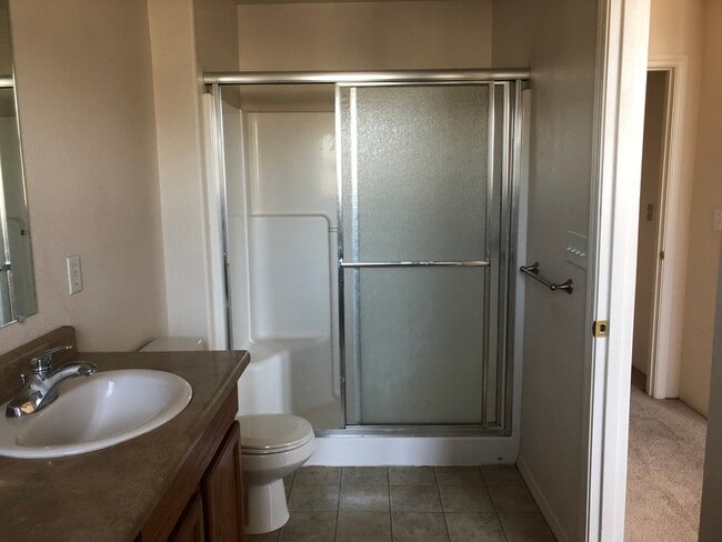 Building Photo - 252 Hiatt Ln