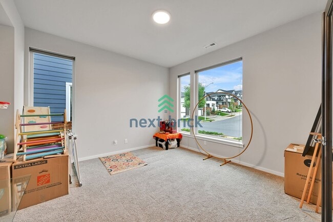 Building Photo - 4 BED & 2.5 SINGLE FAMILY HOUSE FOR RENT
