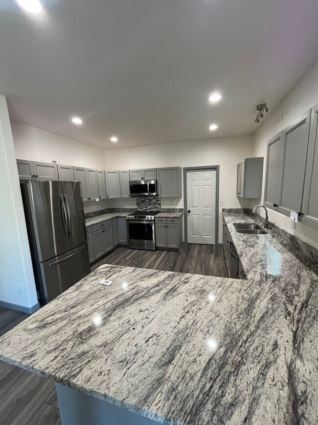 Building Photo - 004