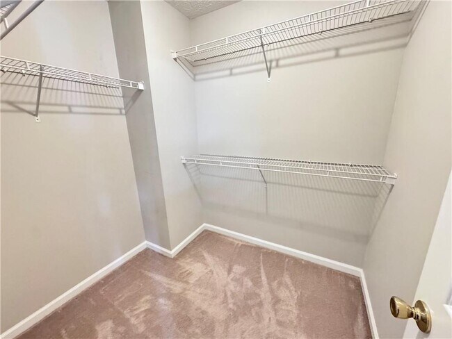 Building Photo - 3044 Kentmere Dr