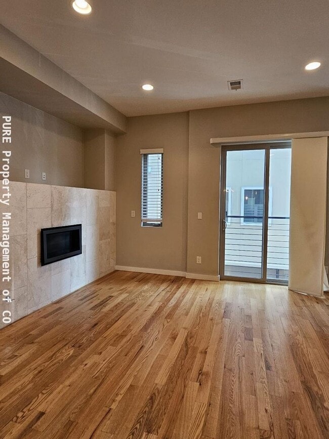 Building Photo - Beautiful 2 BR 4BA in the Highlands