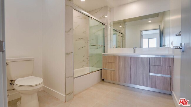 Building Photo - 1540 S Hayworth Ave