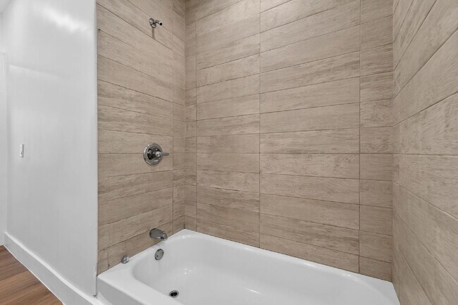 Building Photo - Little Havana 2BR | Assigned Parking | Water Included