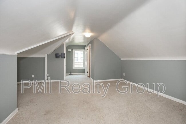 Building Photo - 1547 Sherbrook Rd