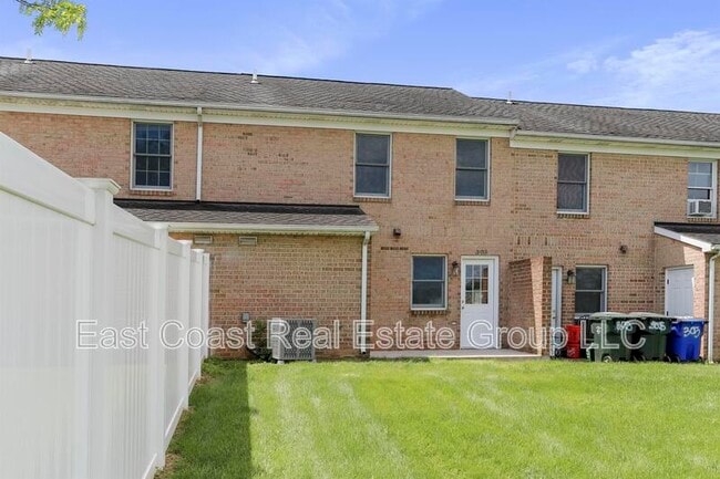 Building Photo - 303 E Ridge Dr