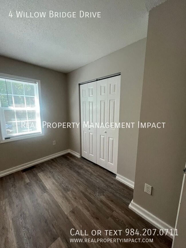 Building Photo - 4 Willow Bridge Dr