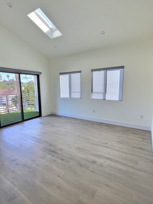 living room - 5340 Grosvenor Blvd