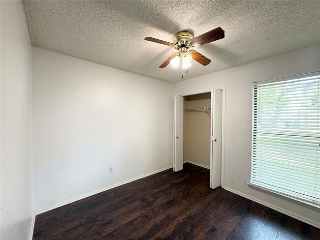 Building Photo - 10616 Mellow Meadow Dr
