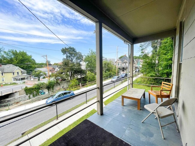 Building Photo - 103 E Spencer St