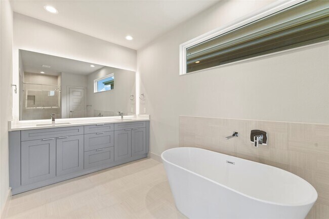 Building Photo - 5726 Rucio Ln