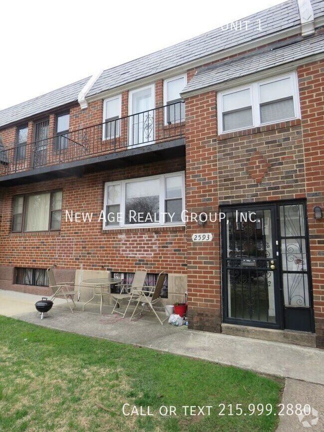 Building Photo - Two Bedroom in Wynnefield Heights with Gar...