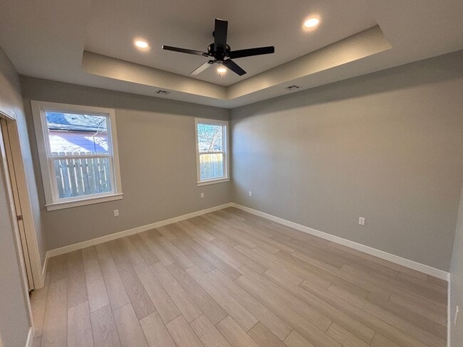 Building Photo - Stunning New Build in Central Manhattan! Available NOW!