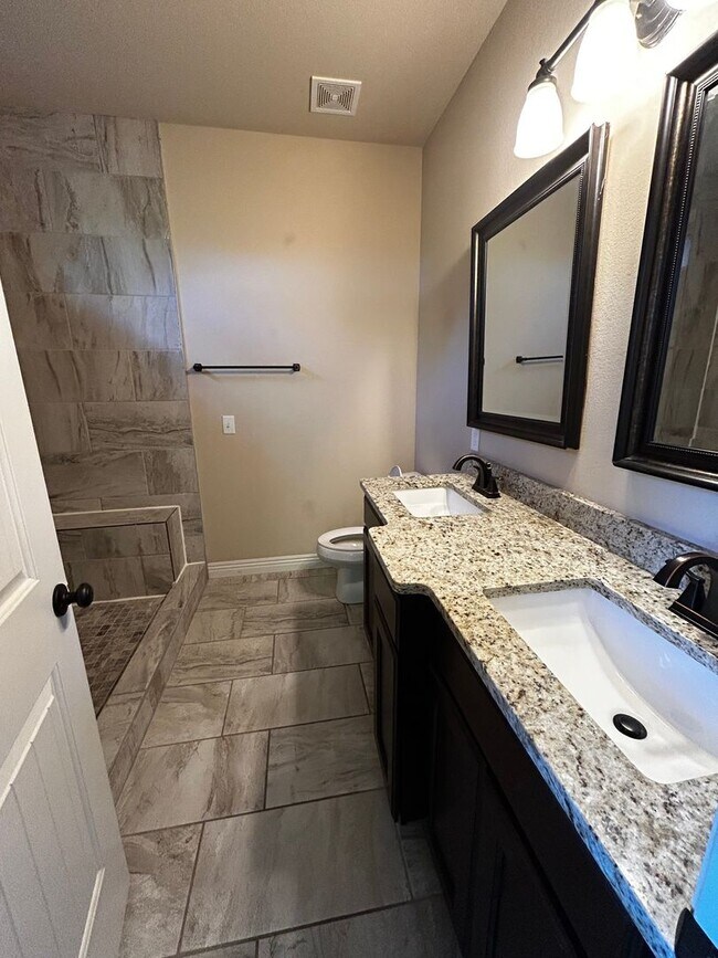 Building Photo - Private Treehouse Views - 3 Bed 2 Bath Home on Cul de sac in Bella Vista!