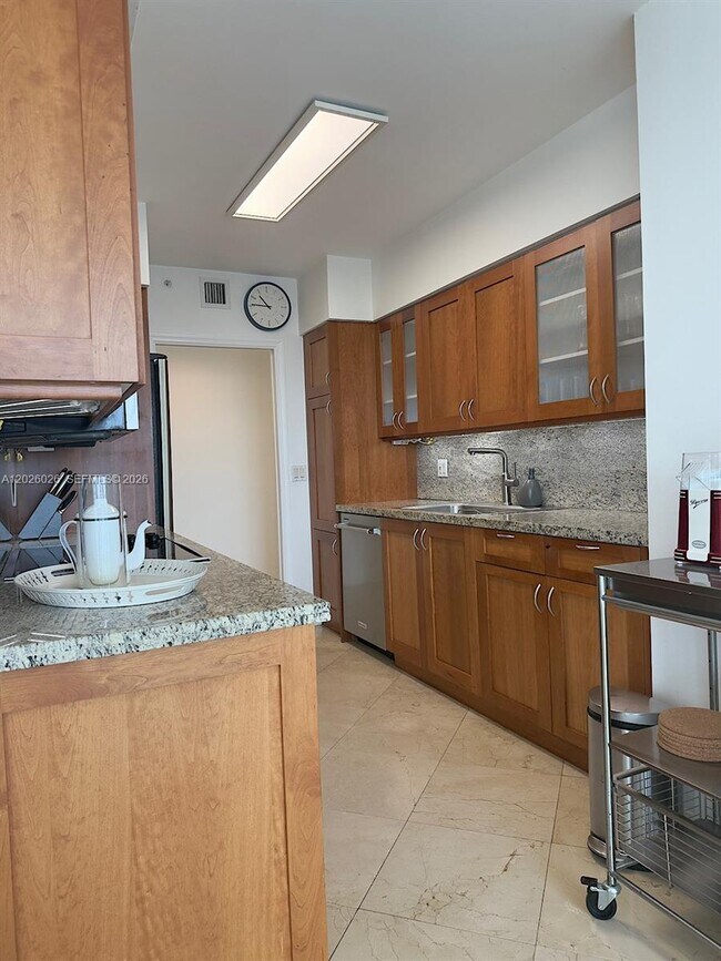 Building Photo - 16400 Collins Ave