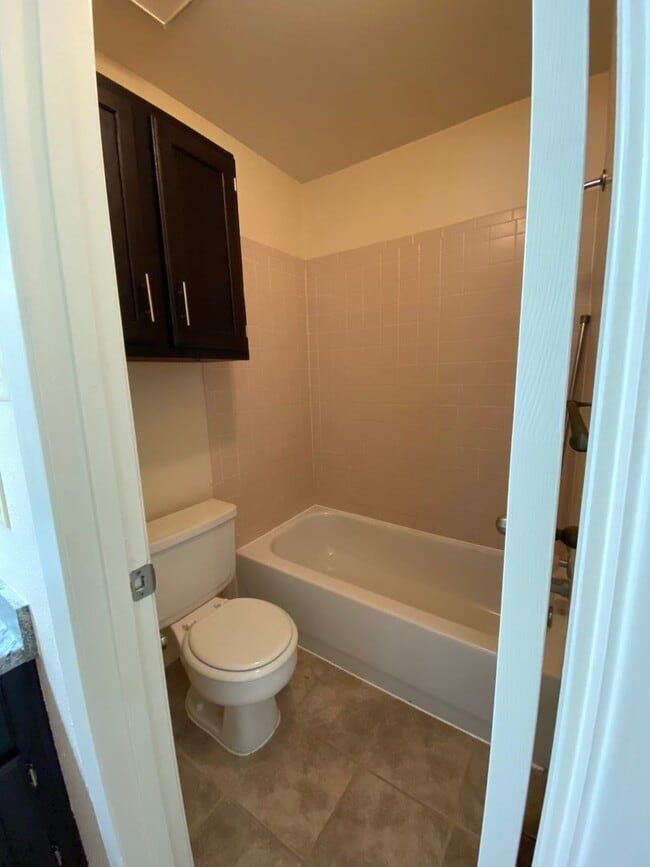 Building Photo - College Station -2 bedroom/ 2.5 bath - 2 story condo with washer/dryer!!