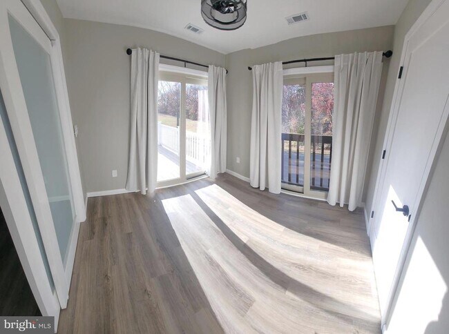 Building Photo - 16 Pickwick Pl