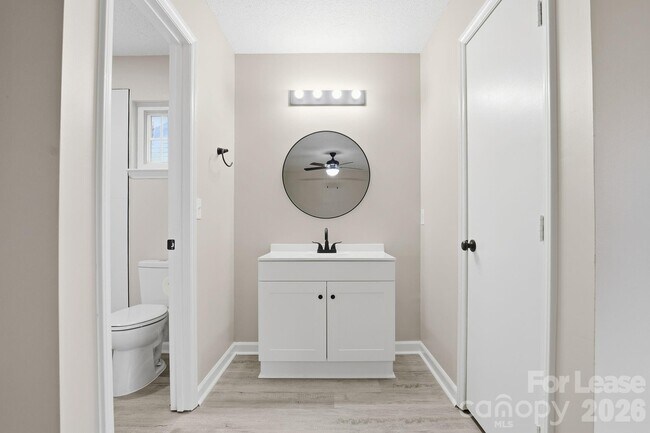 Building Photo - 232 Vista Grande Cir