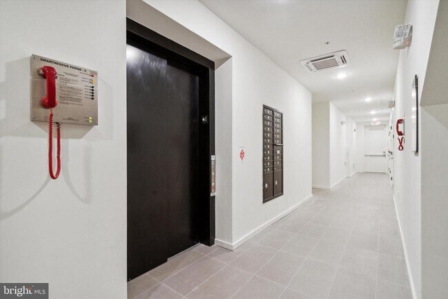 Building Photo - 225 N 12th St