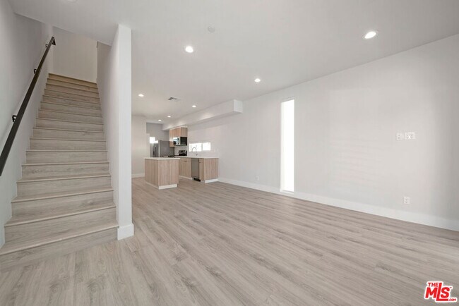 Building Photo - 5221 Cleon Ave