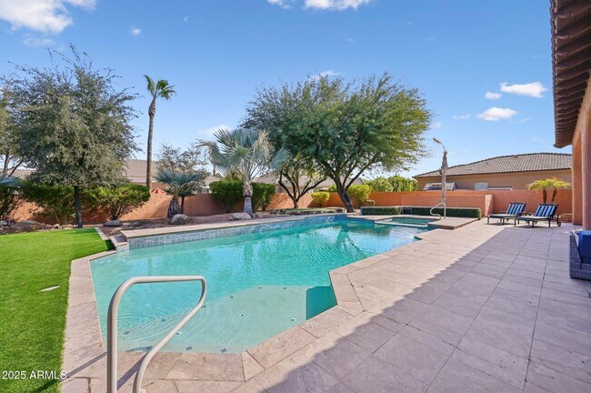 Building Photo - 351 N Cloverfield Cir