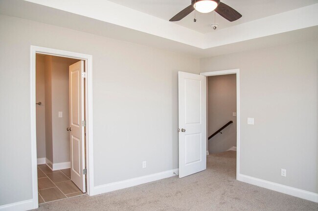Building Photo - Bellingham Cove Townhome!
