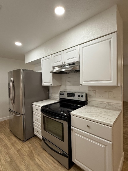 Building Photo - 219 Serna Park