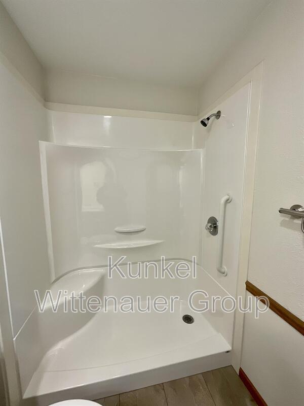 Building Photo - 614 Carol Ann Dr