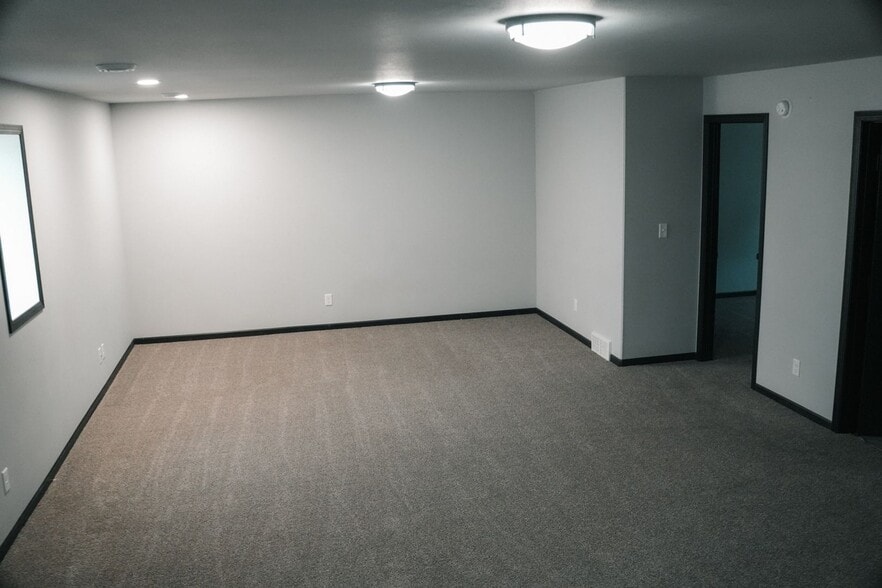 Building Photo - 6040 Kodiak Ln