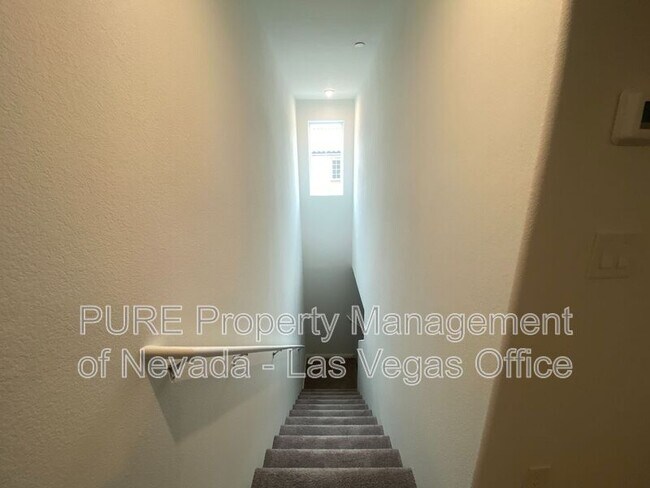 Building Photo - 4645 Pencester St