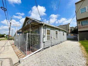 Building Photo - 4516 Katy Fwy