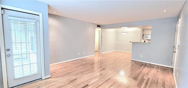 Building Photo - 2060 Chastain Park Ct NE