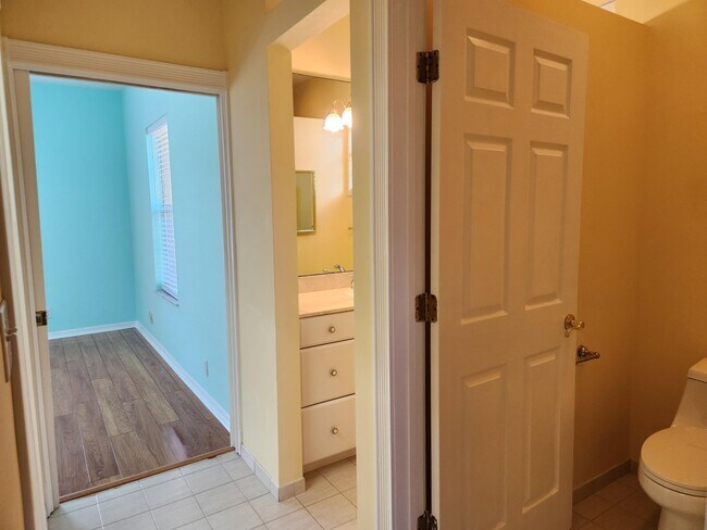 Building Photo - 17885 Fieldbrook Cir E