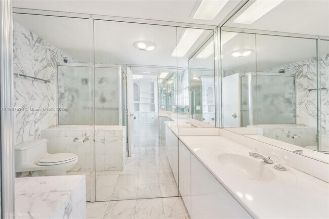 Building Photo - 5255 Collins Ave
