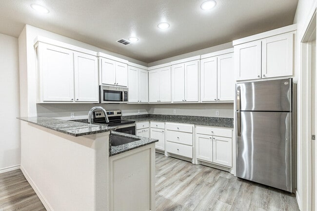 Building Photo - 5504 Kemper St