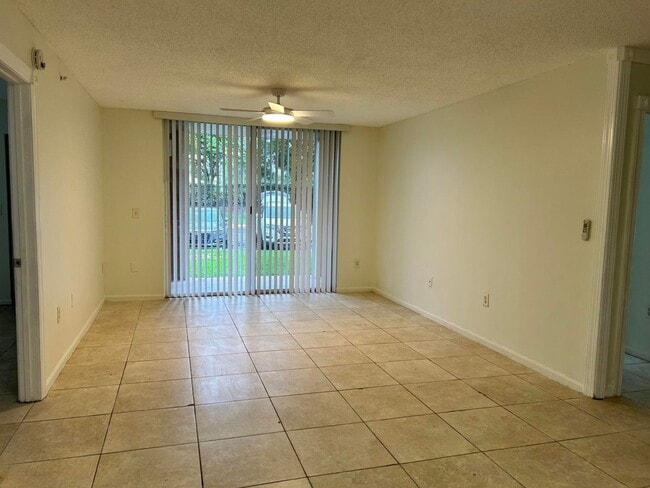 Building Photo - 7872 Sonoma Springs Cir