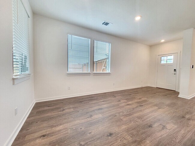 Building Photo - Spacious 4/BR 2.5/BA Retreat with Fenced Yard and Smart Features