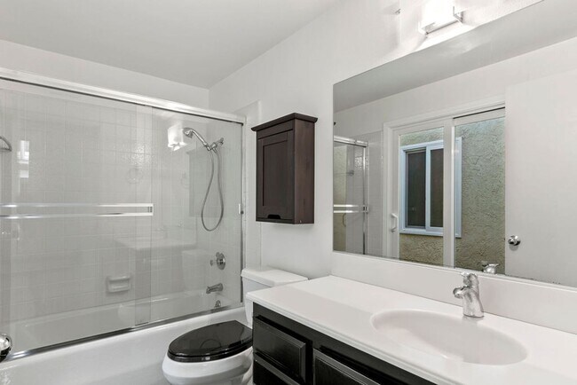 Building Photo - Charming 2 Bedroom Coastal Retreat with Pa...