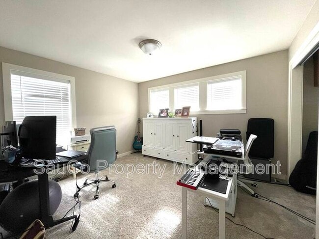 Building Photo - 35301 Fairfield Ct