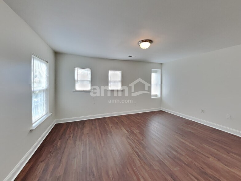 Building Photo - 318 Lameshur Ln