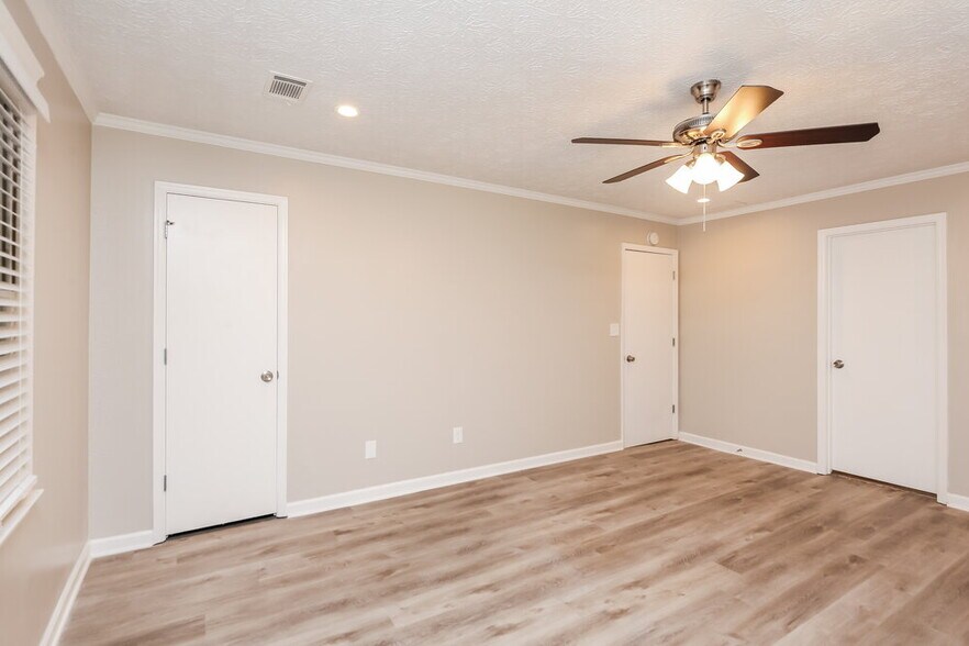 Building Photo - 3881 Wintergreen Ct
