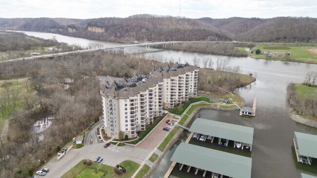 Building Photo - Luxury resort-style living: Fully furnished condo on the Cumberland River less than 25 miles from...