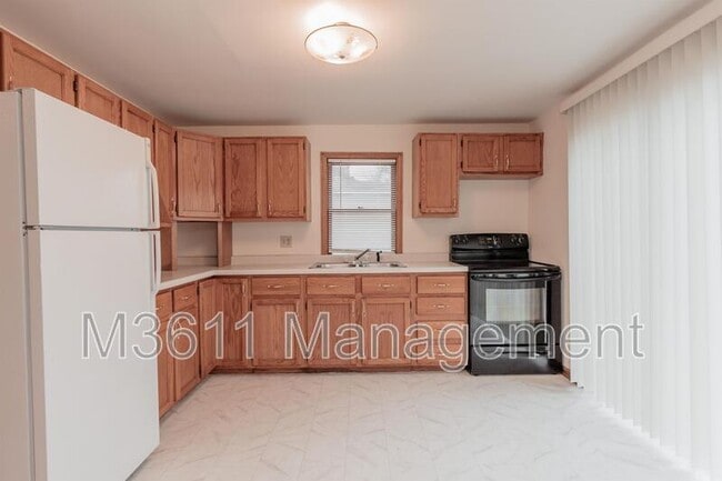 Building Photo - 446 E St