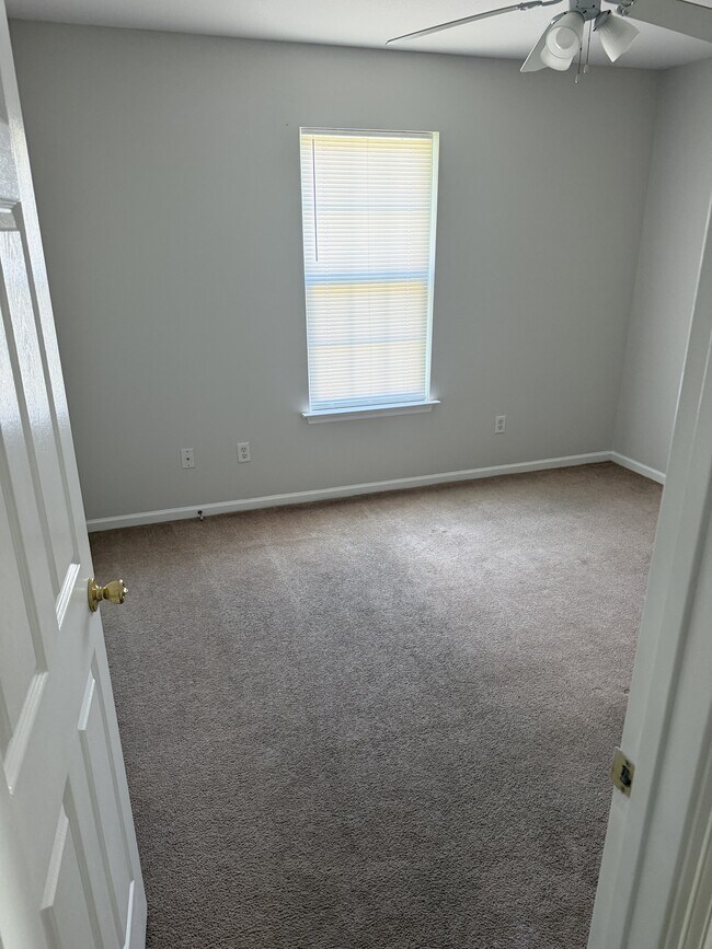 Building Photo - 800 cardinal grove court