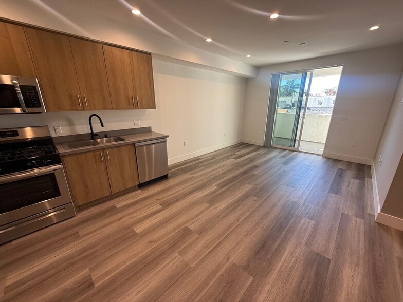 Building Photo - 11155 Huston St