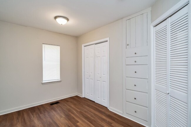 Building Photo - AVAILABLE NOW! Home for rent in Leeds AL! Close to shopping and food!