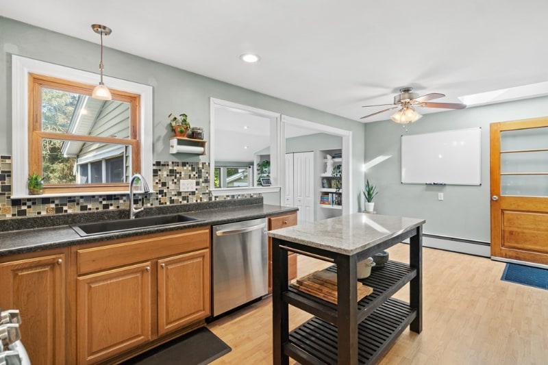 Building Photo - 10 Davignon St