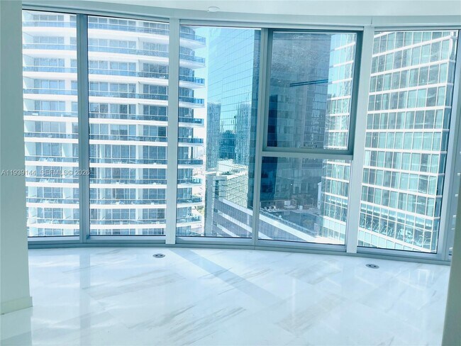 Building Photo - 300 Biscayne Blvd Way