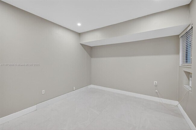 Building Photo - 2201 NE 52nd St